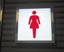 女性トイレの看板